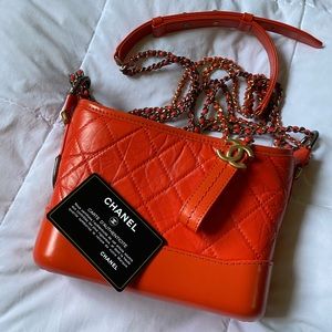 CHANEL Aged Calfskin QuiltedSmallGabrielleHobo RED